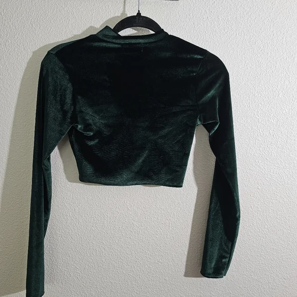 PrettyLittleThing NWT Top 2 Emerald Green Velvet Long Sleeve - Picture 4 of 6